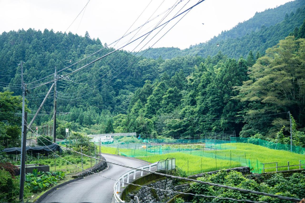 山の中の一棟貸切宿 五番地 Nambu (Yamanashi) Exteriör bild