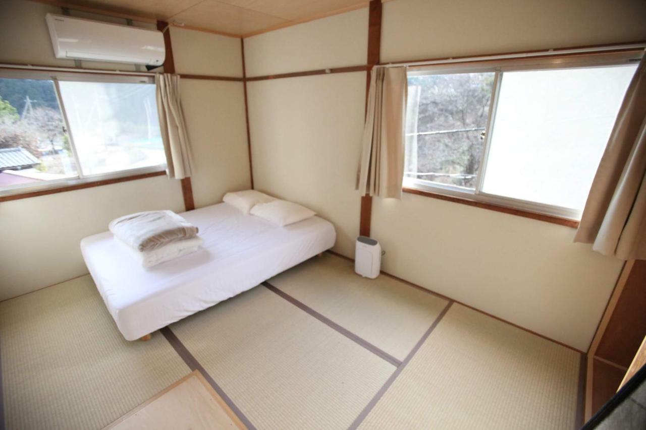 山の中の一棟貸切宿 五番地 Nambu (Yamanashi) Exteriör bild